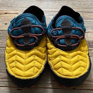 New Balance Caravan Moc V2. Yellow and Teal. Size 7.